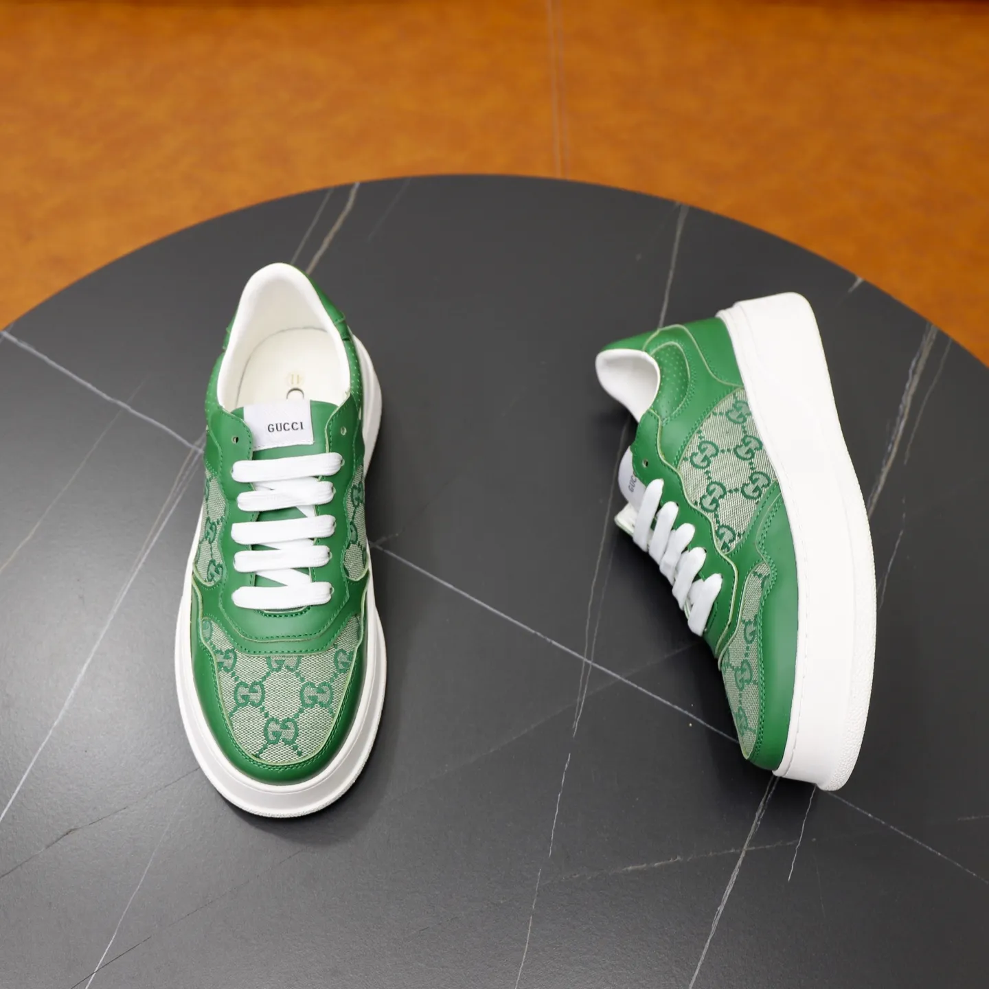 Men's shoes: 400💰🙅‍♂️🙅‍♂️🙅‍♂️ Brand: GUCCI Standard code: 38-44 (45 customized) Grade: Same as the official website Material: Original leather splicing brand cloth Comfortable and breathable sheepskin lining Lightweight wear-resistant outsole Style category: Men's fashion casual shoes Sports shoes Distinguished luxury brand elements Top luxury Color: actual picture color